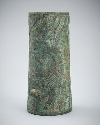 Lot 958 - A BRONZE ARM BRACER, DONG SON CULTURE