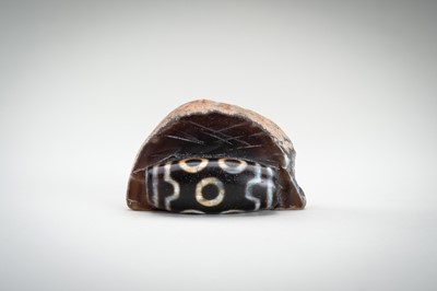 Lot 1523 - A LARGE AND RARE AGATE MATRIX ‘DZI BEAD’ CARVING, 19TH CENTURY