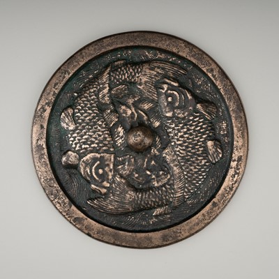 Lot 698 - A TWIN CARP BRONZE MIRROR, JIN DYNASTY