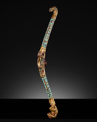 Lot 64 - A TURQUOISE INLAID GILT BRONZE GARMENT HOOK, DAIGOU, WARRING STATES PERIOD TO WESTERN HAN DYNASTY