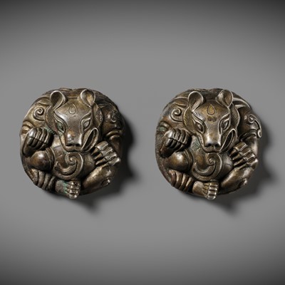 Lot 64 - A PAIR OF SILVERED BRONZE ‘BEAR’ WEIGHTS, WESTERN HAN DYNASTY