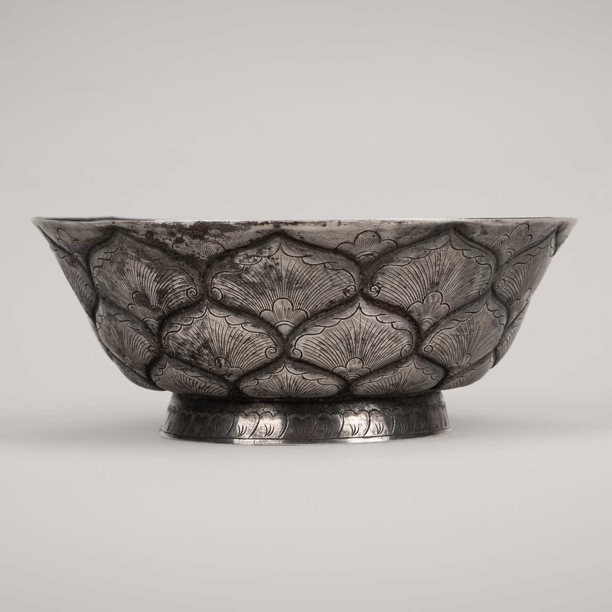 Lot 773 - A FINE SILVER ‘LOTUS’ BOWL, TANG DYNASTY STYLE