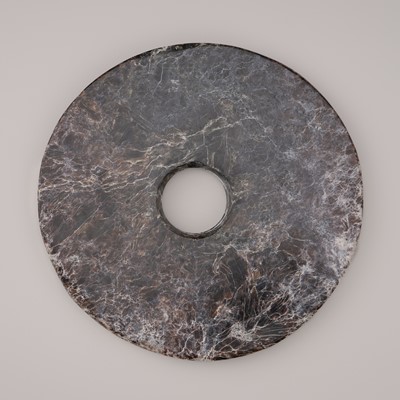 Lot 794 - A LARGE MOTTLED JADE BI DISC, LIANGZHU CULTURE