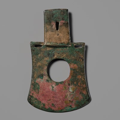 Lot 59 - A RARE BRONZE RITUAL AXE HEAD, YUE, SHANG DYNASTY