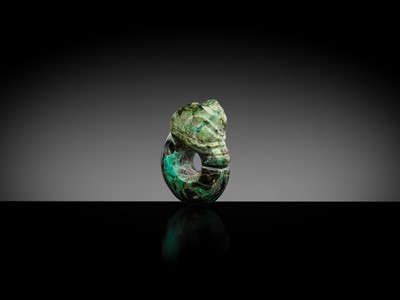 Lot 792 - A TURQUOISE MATRIX ‘PIG-DRAGON’ PENDANT, ZHULONG, HONGSHAN CULTURE