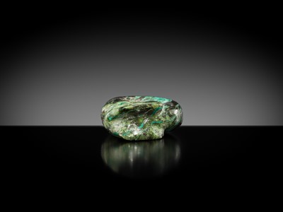 Lot 792 - A TURQUOISE MATRIX ‘PIG-DRAGON’ PENDANT, ZHULONG, HONGSHAN CULTURE