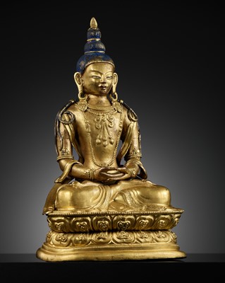 Lot 293 - A GILT BRONZE FIGURE OF AMITAYUS, 18TH CENTURY