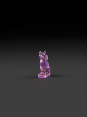 Lot 39 - A MASTERFULLY CARVED AMETHYST ‘CAT’ AMULET, BASTET, LATE PERIOD TO PTOLEMAIC ERA
