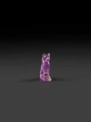 Lot 39 - A MASTERFULLY CARVED AMETHYST ‘CAT’ AMULET, BASTET, LATE PERIOD TO PTOLEMAIC ERA