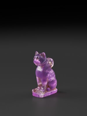 Lot 39 - A MASTERFULLY CARVED AMETHYST ‘CAT’ AMULET, BASTET, LATE PERIOD TO PTOLEMAIC ERA