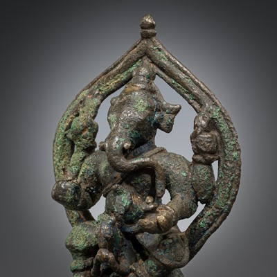 Lot 620 - A RARE BRONZE FIGURE OF GANESHA, SOUTH DECCAN, 9TH CENTURY