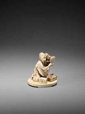 Lot 151 - AN IVORY OKIMONO OF A COURT DRUMMER