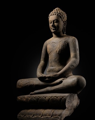 Lot 244 - A LARGE PRE-ANGKOR SANDSTONE FIGURE OF BUDDHA, ANGKOR BOREI, 6TH-9TH CENTURY