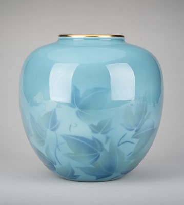 Lot 207 - FUKAGAWA: AN ENAMELED PORCELAIN VASE WITH MAPLE LEAVES