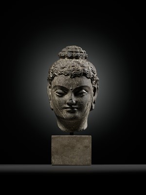 Lot 332 - A SMALL GRAY SCHIST HEAD OF BUDDHA SHAKYAMUNI, ANCIENT REGION OF GANDHARA