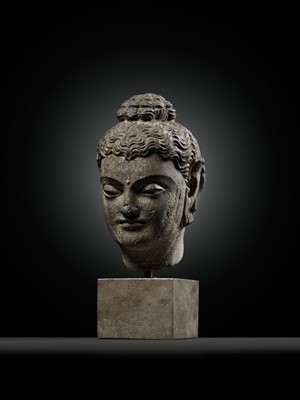 Lot 332 - A SMALL GRAY SCHIST HEAD OF BUDDHA SHAKYAMUNI, ANCIENT REGION OF GANDHARA