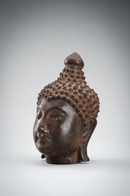 Lot 1014 - A BRONZE HEAD OF BUDDHA, CHIENG SEN STYLE