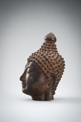 Lot 1014 - A BRONZE HEAD OF BUDDHA, CHIENG SEN STYLE