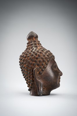 Lot 1014 - A BRONZE HEAD OF BUDDHA, CHIENG SEN STYLE