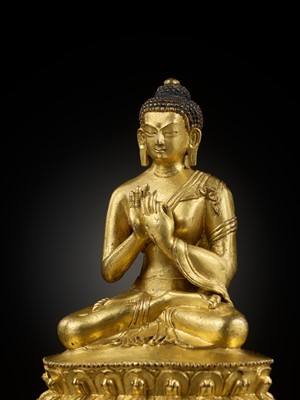 Lot 17 - A GILT-BRONZE FIGURE OF SHAKYAMUNI BUDDHA, TIBET, 15TH – 16th CENTURY