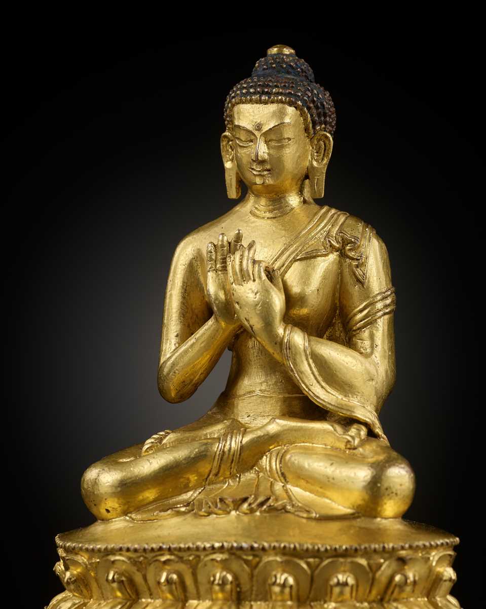 Lot 17 - A GILT-BRONZE FIGURE OF SHAKYAMUNI BUDDHA, TIBET, 15TH – 16th CENTURY