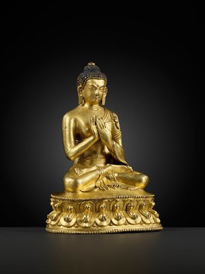 Lot 17 - A GILT-BRONZE FIGURE OF SHAKYAMUNI BUDDHA, TIBET, 15TH – 16th CENTURY