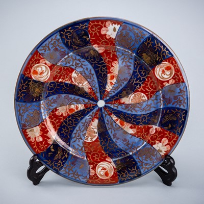 Lot 137 - A FUKAGAWA IMARI PORCELAIN PLATE