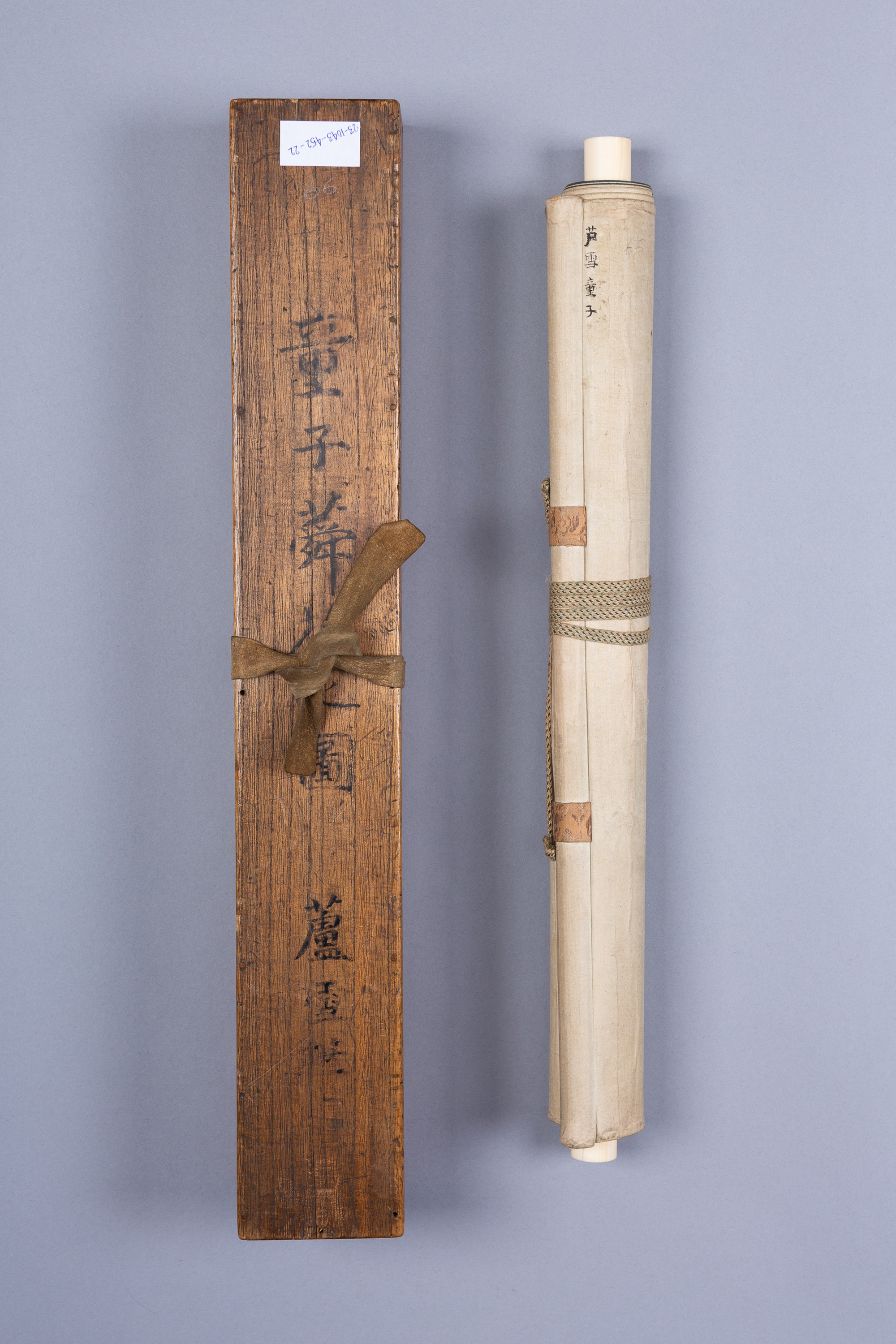 Lot 806 - A FINE SCROLL PAINTING OF A KARAKO, AFTER