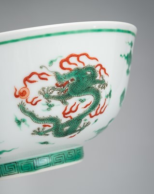 AN ENAMELED ‘DRAGON’ PORCELAIN BOWL, c. 1920s