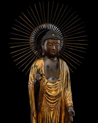 Lot 169 - A FINE GILT-LACQUERED WOOD FIGURE OF AMIDA NYORAI, EDO PERIOD