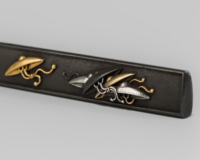 Lot 570 - A FINE GOTO SCHOOL SHAKUDO KOZUKA WITH KASA HATS