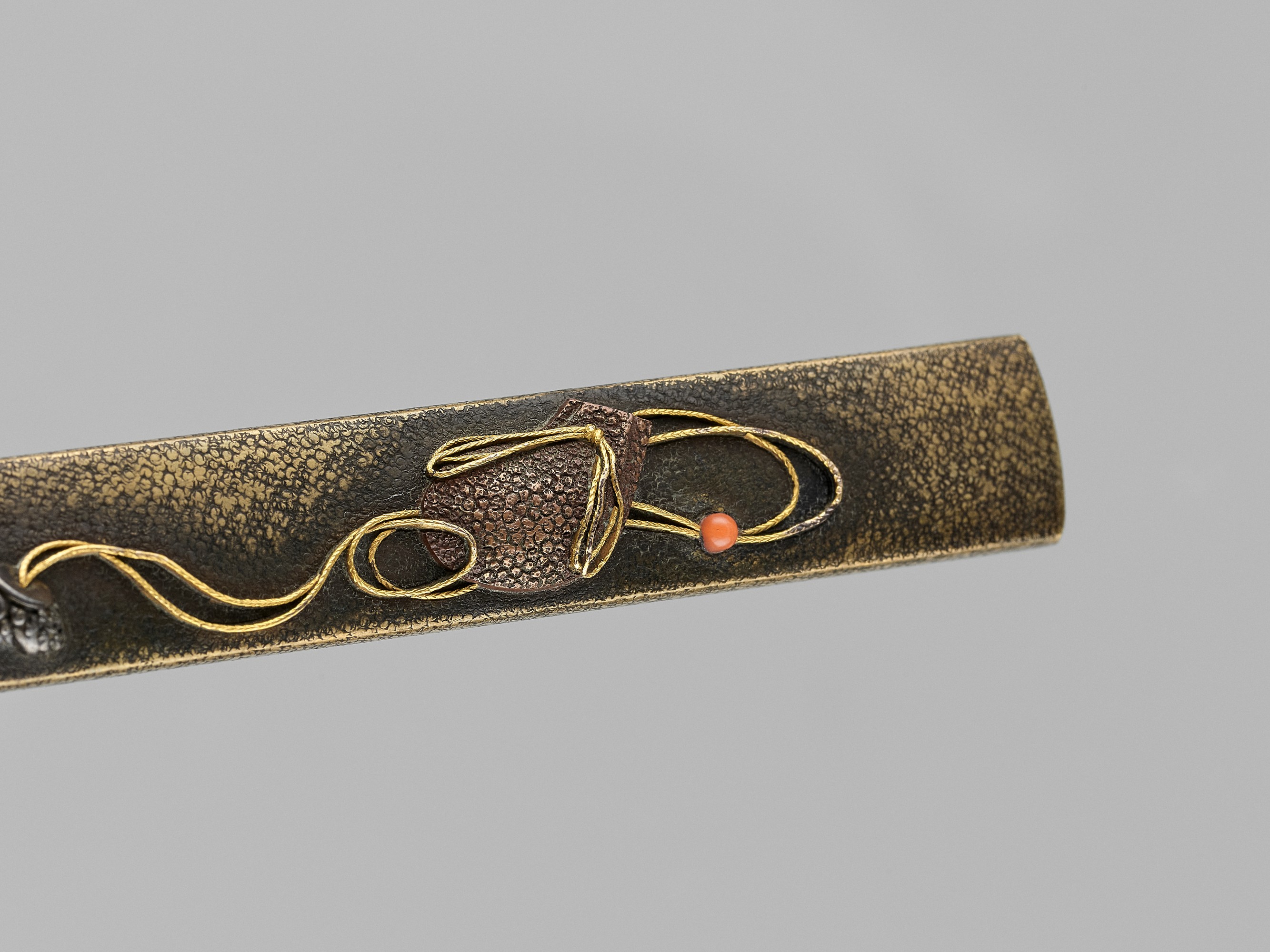 Lot 75 - A RARE SENTOKU KOZUKA WITH SAGEMONO