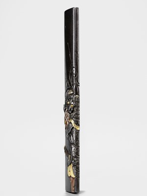 Lot 586 - A FINE SHIBUICHI KOZUKA DEPICTING OMORI HIKOSHICHI