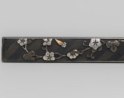 Lot 577 - AN IMPRESSIVE SHIBUICHI AND SHAKUDO KOZUKA WITH TRUMPET VINE FLOWERS