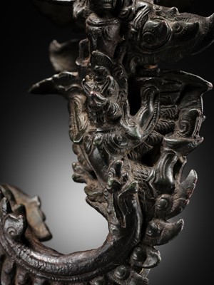 Lot 264 - A BRONZE PALANQUIN HOOK, KHMER EMPIRE, 12TH-13TH CENTURY