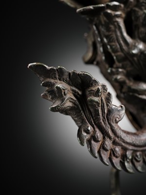 Lot 264 - A BRONZE PALANQUIN HOOK, KHMER EMPIRE, 12TH-13TH CENTURY