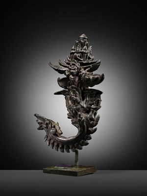 Lot 264 - A BRONZE PALANQUIN HOOK, KHMER EMPIRE, 12TH-13TH CENTURY