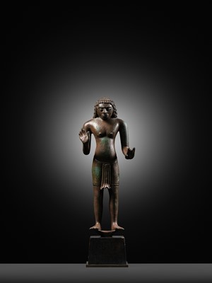 Lot 247 - A RARE BRONZE FIGURE OF KRISHNA, PRE-ANGKORIAN PERIOD, PHNOM DA STYLE