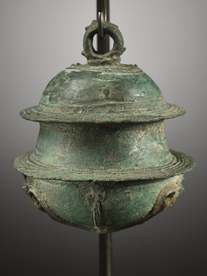 Lot 359 - A BRONZE ELEPHANT BELL, ANGKOR PERIOD