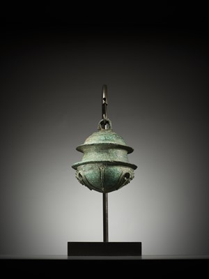 Lot 359 - A BRONZE ELEPHANT BELL, ANGKOR PERIOD