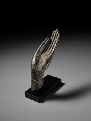 Lot 371 - A LIFESIZE BRONZE HAND OF BUDDHA, SUKHOTHAI KINGDOM