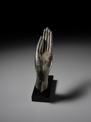 Lot 371 - A LIFESIZE BRONZE HAND OF BUDDHA, SUKHOTHAI KINGDOM