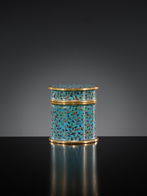 Lot 407 - A CLOISONNÉ ENAMEL AND GILT-COPPER BOX AND COVER, MID-QING DYNASTY