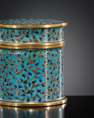 Lot 407 - A CLOISONNÉ ENAMEL AND GILT-COPPER BOX AND COVER, MID-QING DYNASTY