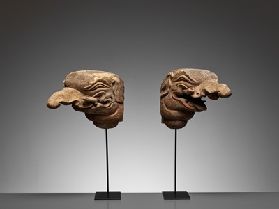 A RARE AND EARLY PAIR OF CARVED WOOD 'BAKU' ARCHITECTURAL ELEMENTS, 14TH-16TH CENTURY