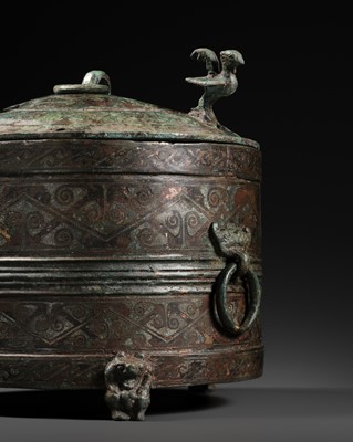 Lot 65 - A RARE SILVER-INLAID BRONZE TRIPOD VESSEL AND COVER, LIAN, WESTERN HAN DYNASTY