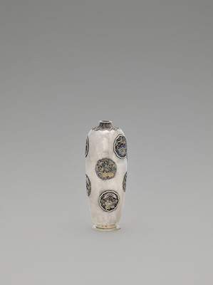 Lot 14 - A RARE AND RETICULATED SILVER CLOISONNÉ “VASE WITHIN A VASE” ATTRIBUTED TO HIRATSUKA MOHEI