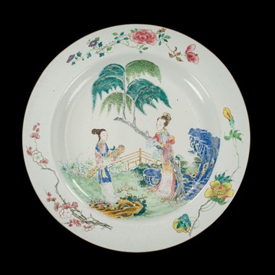 Lot 572 - A LARGE FAMILLE ROSE DISH WITH LADIES, YONGZHENG PERIOD