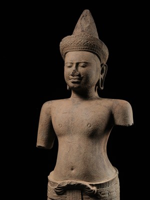 Lot 260 - A SANDSTONE FIGURE OF VISHNU, ANGKOR PERIOD, ANGKOR WAT STYLE