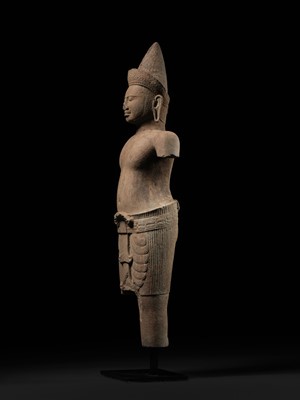 Lot 260 - A SANDSTONE FIGURE OF VISHNU, ANGKOR PERIOD, ANGKOR WAT STYLE